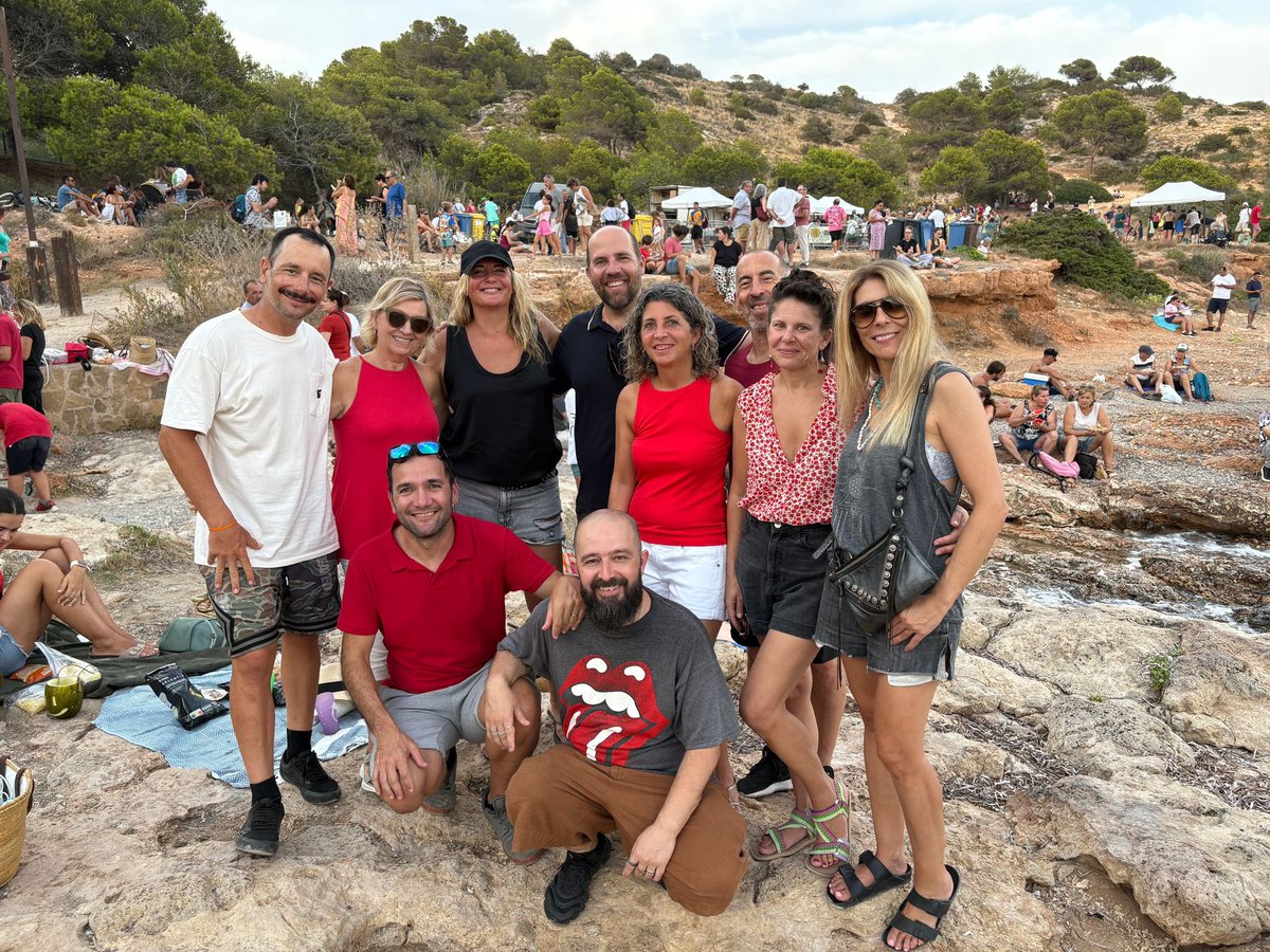 🍉 Avui hem gaudit de les nostres festes, les més tradicionals, sa berenada, envoltats d'amics i familiars. 

🌹Molts d’anys, Eivissa!