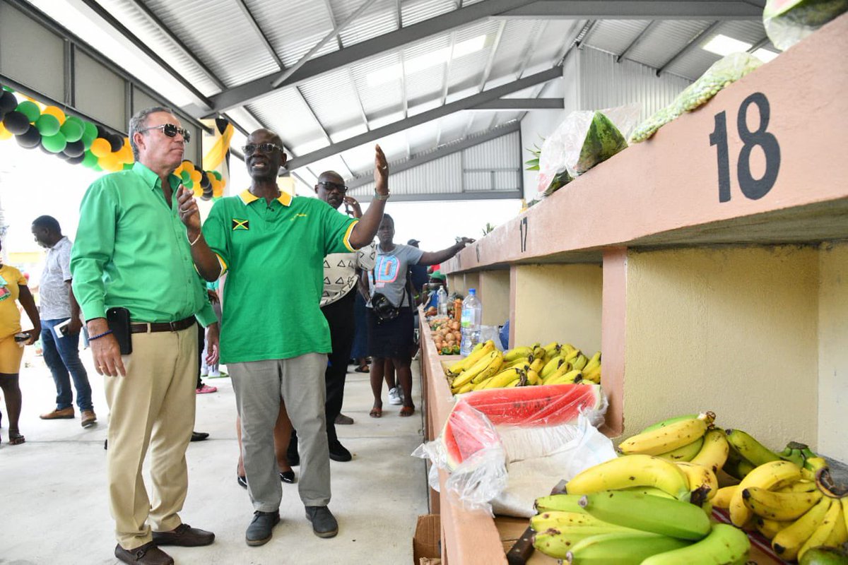 LocalGovJa's tweet image. Today marks a momentous occassion as the new Buff Bay Market officially re-opened today. Vendors and other members of the community expressed their excitement as the new market was unveiled. #buffbaymarket #LocalGovAtWork