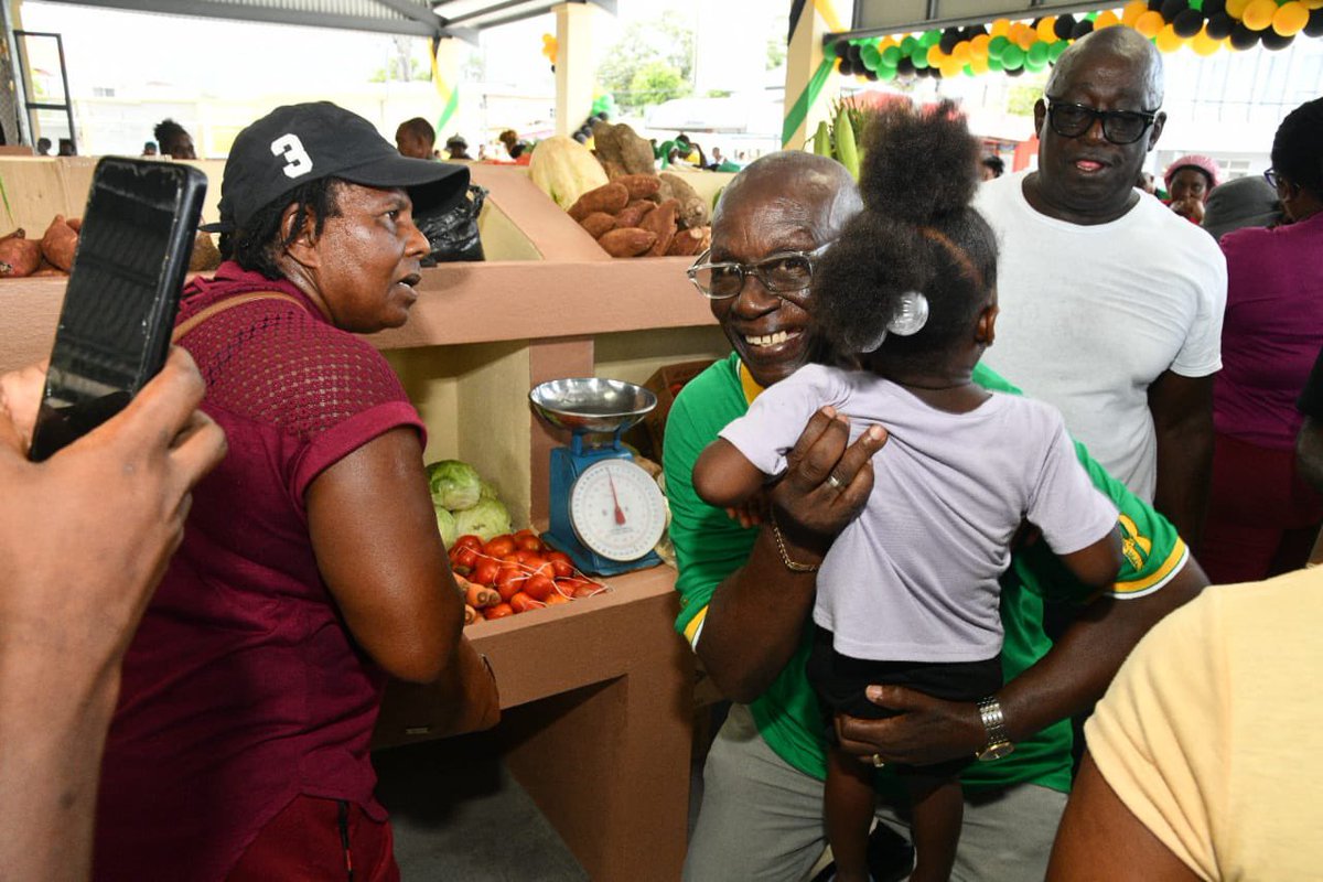 LocalGovJa's tweet image. Today marks a momentous occassion as the new Buff Bay Market officially re-opened today. Vendors and other members of the community expressed their excitement as the new market was unveiled. #buffbaymarket #LocalGovAtWork