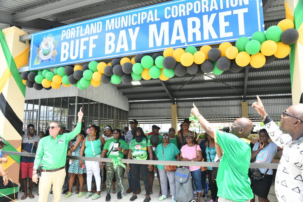 LocalGovJa's tweet image. Today marks a momentous occassion as the new Buff Bay Market officially re-opened today. Vendors and other members of the community expressed their excitement as the new market was unveiled. #buffbaymarket #LocalGovAtWork
