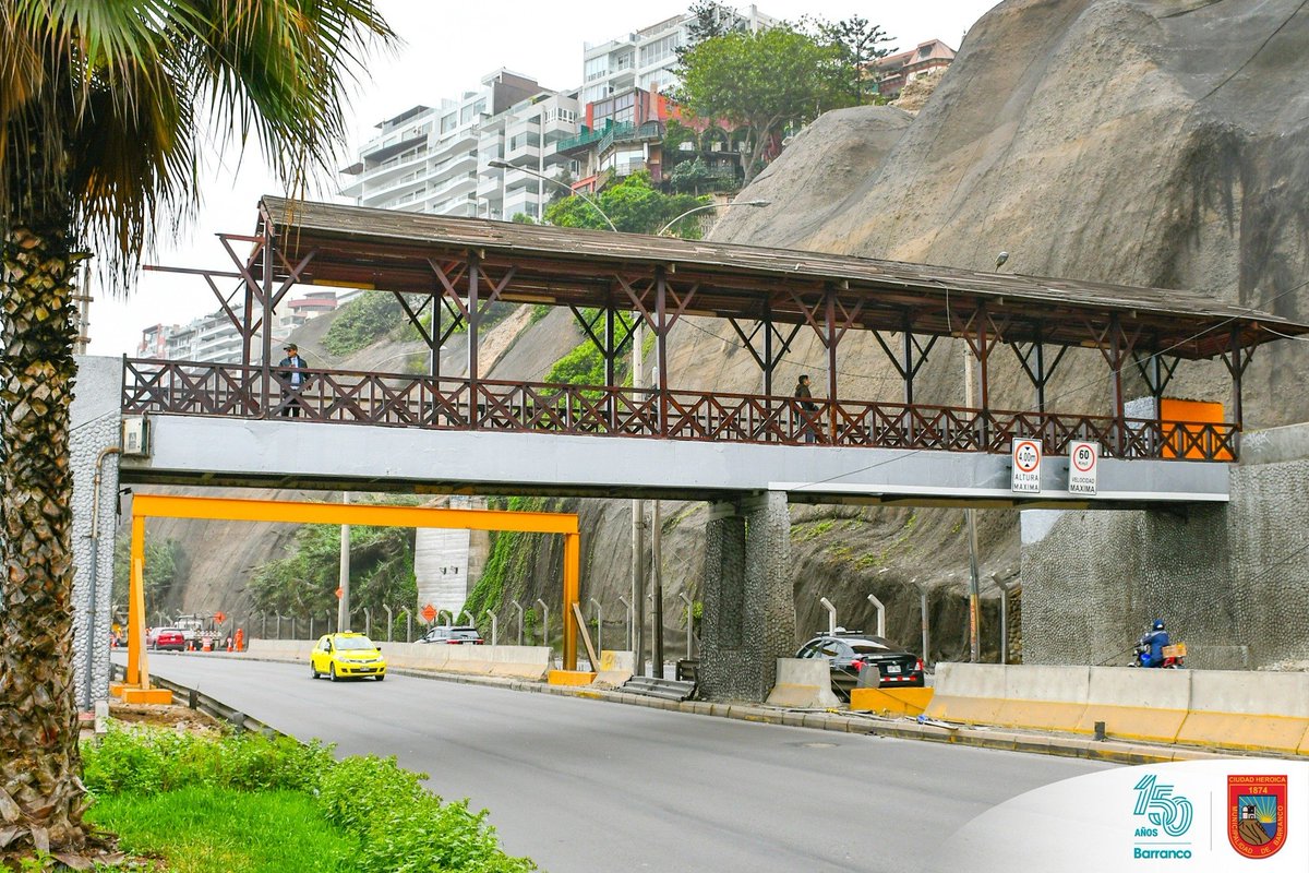 ¡Barranco brilla!
La bajada de baños luce renovada y segura. Además, se instaló un pórtico metálico "Anti impacto" para proteger nuestro puente y evitar más accidentes