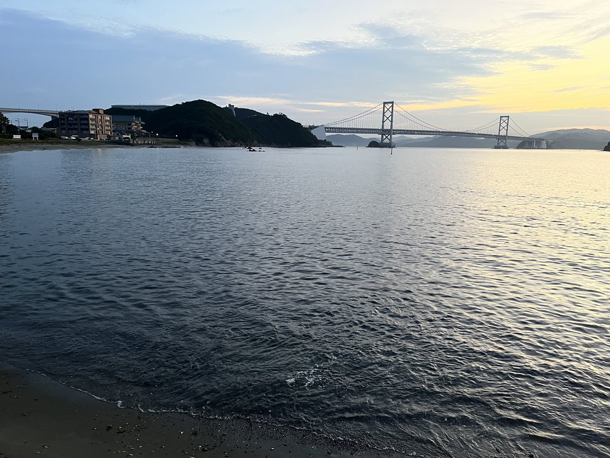 KimiMenuet's tweet photo. 早朝5時の鳴門🌅
雨上がり潮の香り　心地よい😊 https://t.co/BO5oNR09Ul