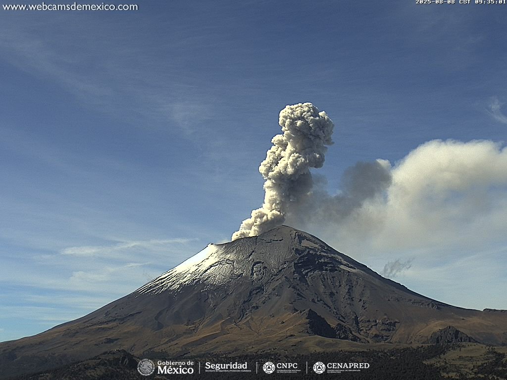 SkyAlertMx's tweet photo. Durante este día, se han registrado emisiones constantes de ceniza del #Popocatépetl.

😷Vientos han dispersado la ceniza hacia Morelos y EdoMex, pero de continuar las emisiones podrían llegar a CDMX. Actualmente los nublados cubren el cráter pero la sismicidad (tremor) asociada a las emisiones persiste.

🚦amarillo 2.
🚷radio seguridad 12 km.