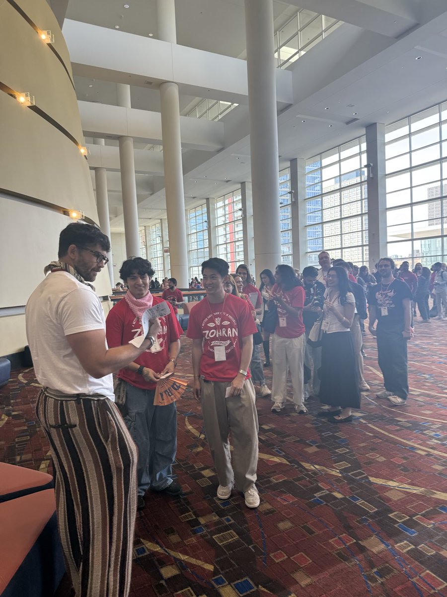 The people love ⁦<a href="/hasanthehun/">hasanabi</a>⁩!