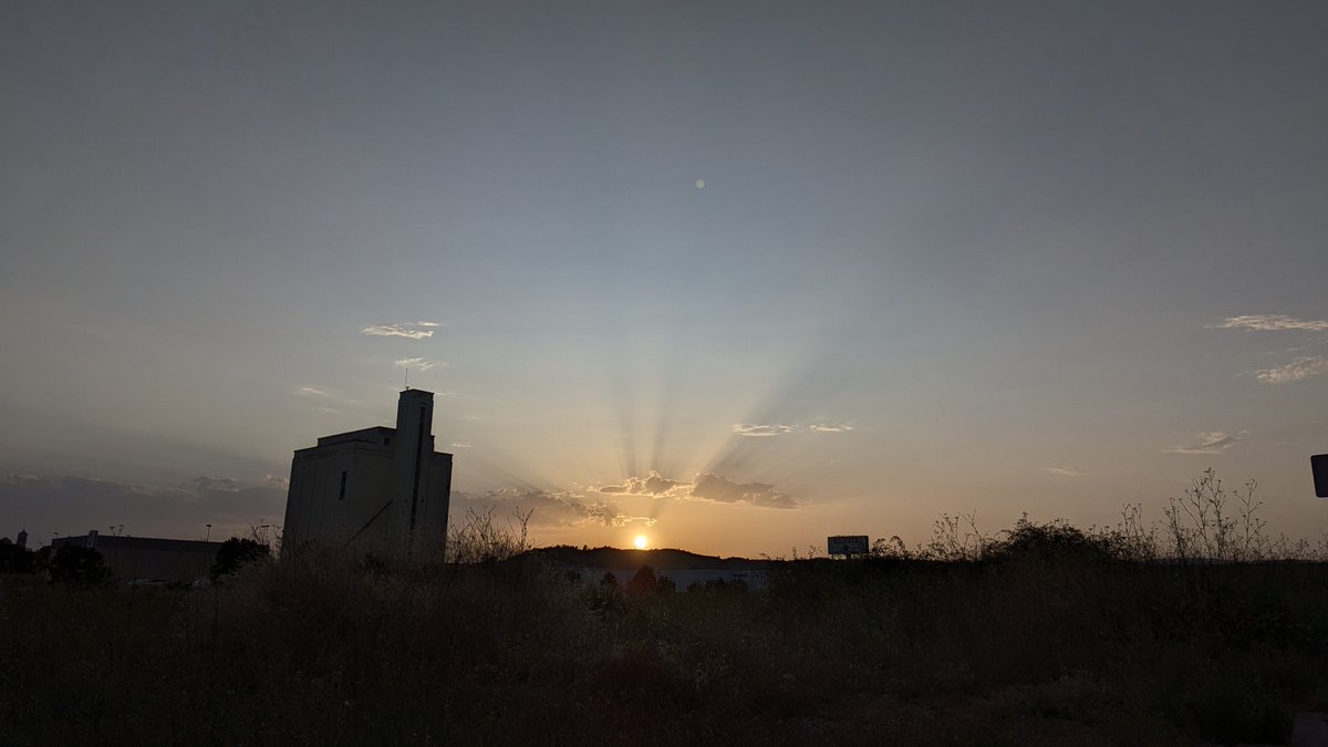 #compartetuatardecer 
#ilunabarra 
#Summer
#Atardecer  de hoy .

A disfrutar del mundo de los sueños y que se cumplan.👌🏾