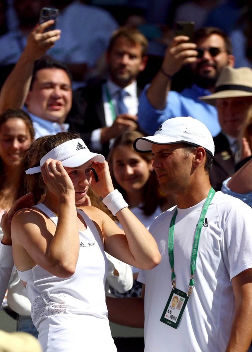BREAKING:

Stefano Vukov, Elena Rybakina’s coach, has had his suspension lifted after appealing the WTA’s decision. 

(via <a href="/CDEccleshare/">Charlie Eccleshare</a>)

Source:

nytimes.com/athletic/65428…