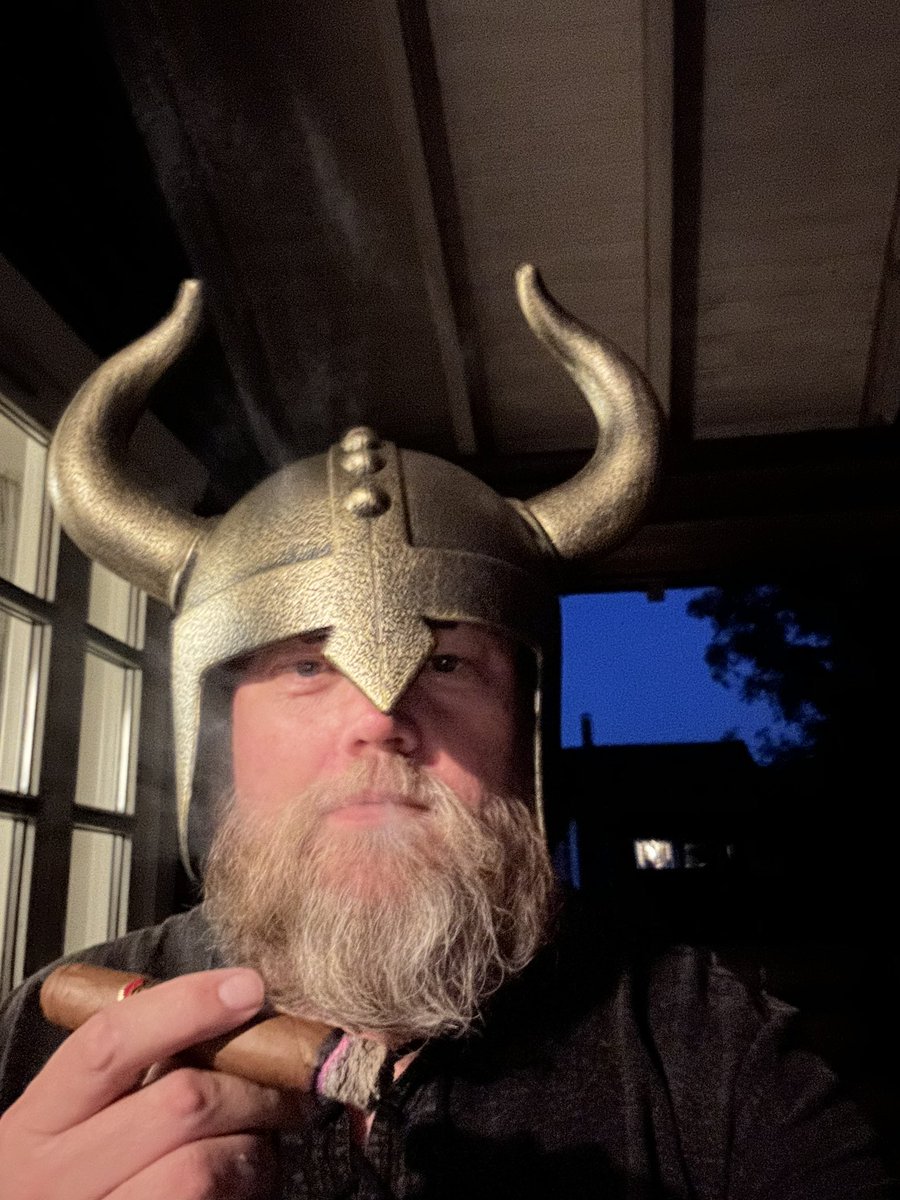 Some say I look like a viking 🤔
That’s BS.. Vikings don’t smoke cigars 😁😜