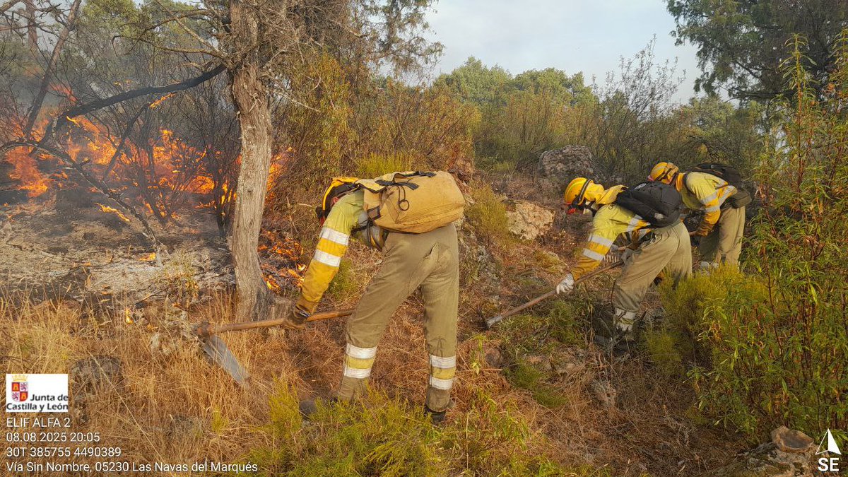 El #IFSanBartoloméDePinares continúa activo pero no corren peligro las zonas urbanizadas. 
Los esfuerzos en su protección han sido efectivos. Continúan evacuadas Ciudad Ducal y el barrio de La Estación en las Navas del Marqués #Ávila