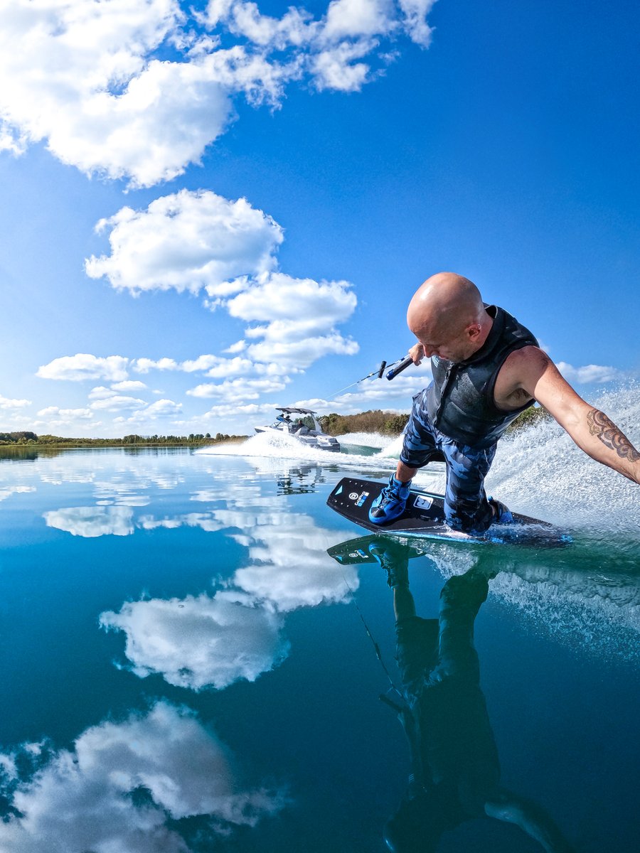 GoPro's tweet image. Photo Dump Friday: Take time to reflect 🪞

🕰️ Samuele Giuseppe Galletta
🏄‍♂️ Corbin Blanton
🏰 Yuki Nakamura
🎈 Lauren Kokoskie

#GoPro #Reflection #Wakeboarding #London #Travel