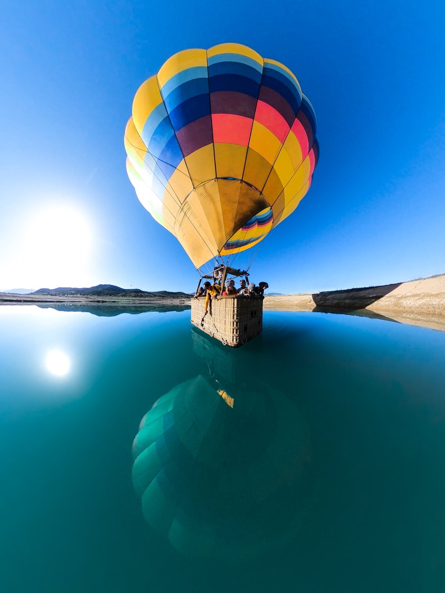 GoPro's tweet image. Photo Dump Friday: Take time to reflect 🪞

🕰️ Samuele Giuseppe Galletta
🏄‍♂️ Corbin Blanton
🏰 Yuki Nakamura
🎈 Lauren Kokoskie

#GoPro #Reflection #Wakeboarding #London #Travel