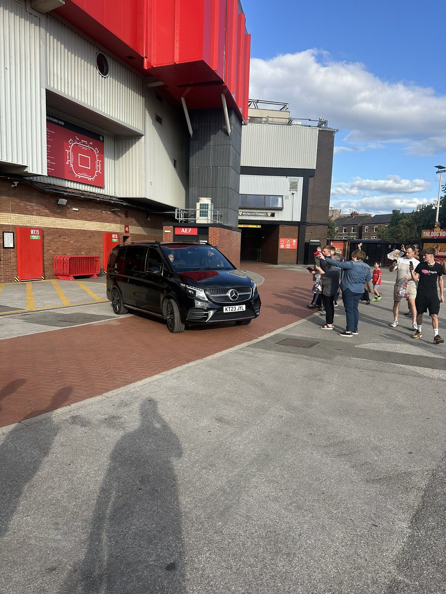DLLMUFC's tweet image. Just saw #𝑺̌𝒆𝒔̌𝒌𝒐 sneaking out of #OldTrafford tonight about 6:30pm

#manchesterutd #mufc