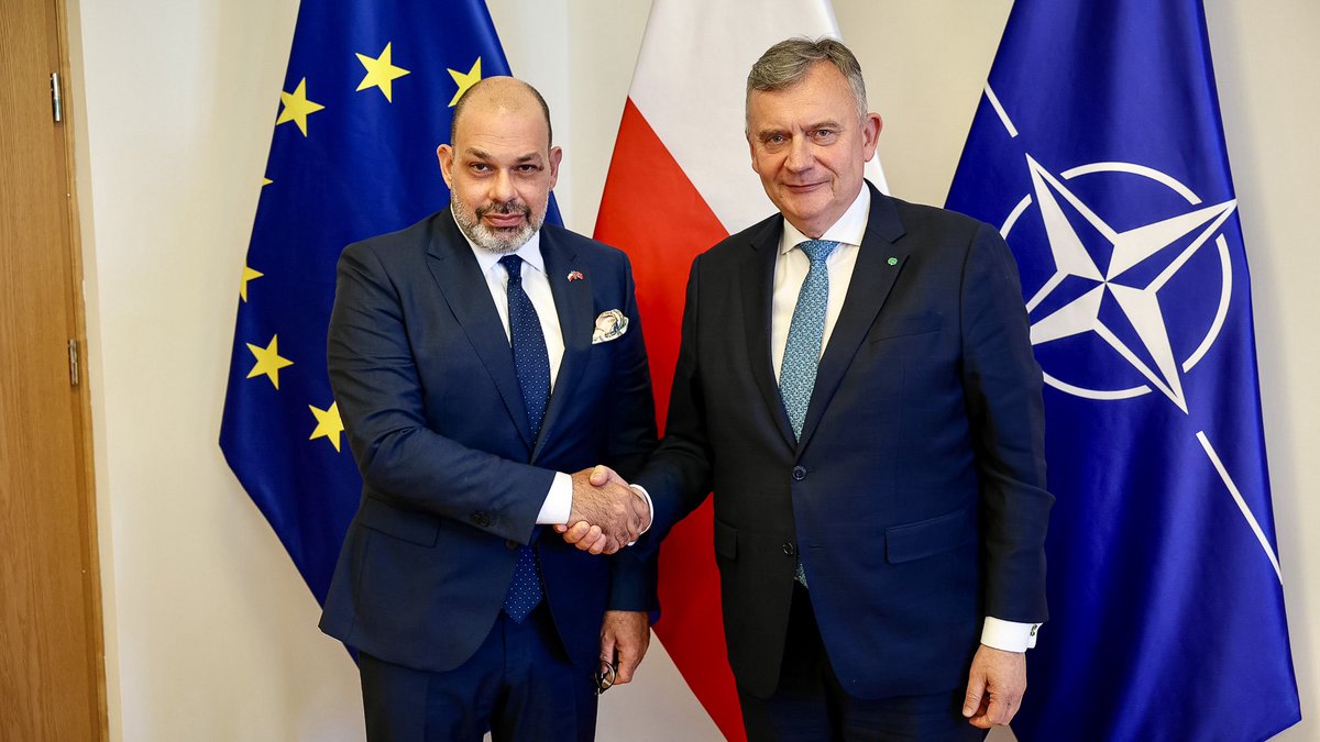 Türkiye in Poland (@tc_varsovabe) on Twitter photo Büyükelçi <a href="/RaufAlp/">Rauf Alp Denktaş</a> Denktaş, Polonya Savunma Bakan Yardımcısı <a href="/pawelbejda/">Paweł Bejda</a> ile görüşmesinde askeri ve savunma sanayii işbirliği projelerini ele aldı.
Türkiye ve Polonya, birbirlerini bu alanlarda temel ortaklar olarak görüyor, ileri işbirliği ve dayanışma sergiliyor. Büyükelçi <a href="/RaufAlp/">Rauf Alp Denktaş</a> Denktaş, Polonya Savunma Bakan Yardımcısı <a href="/pawelbejda/">Paweł Bejda</a> ile görüşmesinde askeri ve savunma sanayii işbirliği projelerini ele aldı.
Türkiye ve Polonya, birbirlerini bu alanlarda temel ortaklar olarak görüyor, ileri işbirliği ve dayanışma sergiliyor.
