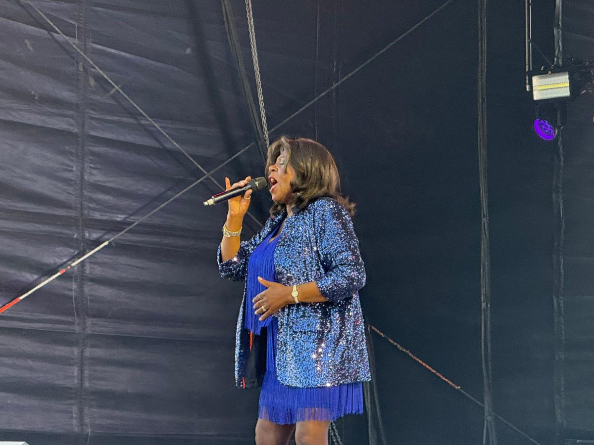 Dream come true tonight and finally get to see the fabulous and incredible <a href="/Jaki_Graham/">Jaki Graham</a> live in Morden Park, what a voice!