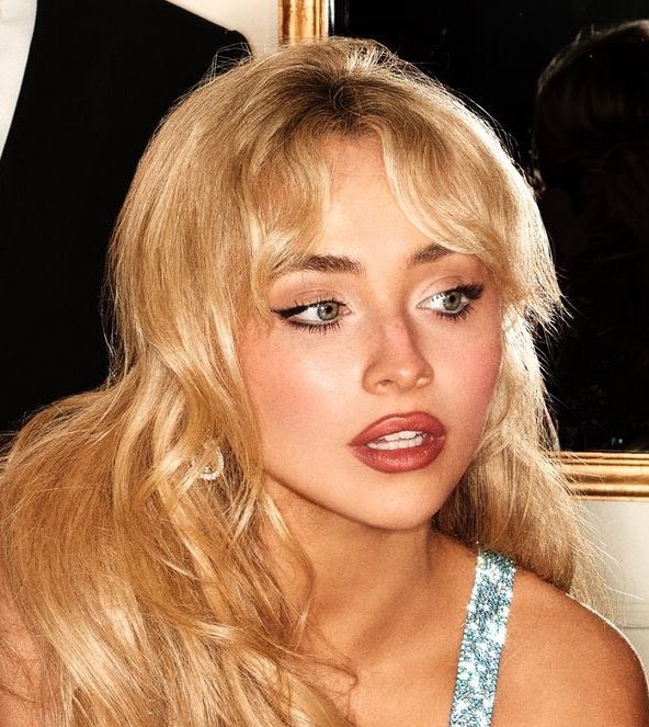 emailsavenue's tweet image. her face card is fucking crazy.