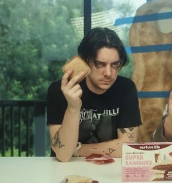 ssl0t_'s tweet image. Bro is so serious for what