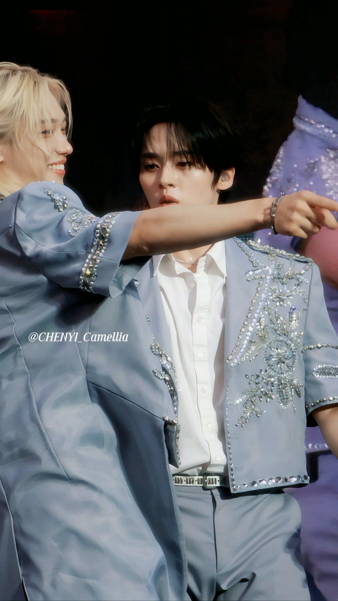 #minlix Leeknow, your love to Felix has been in your eyes.