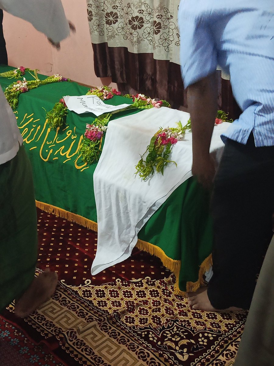 floteuntic's tweet image. sayangnya aku tadi bersih banget ya, cantik banget. ibu-ibu aja pada bilang "dia yang paling ceria, paling heboh"  :((