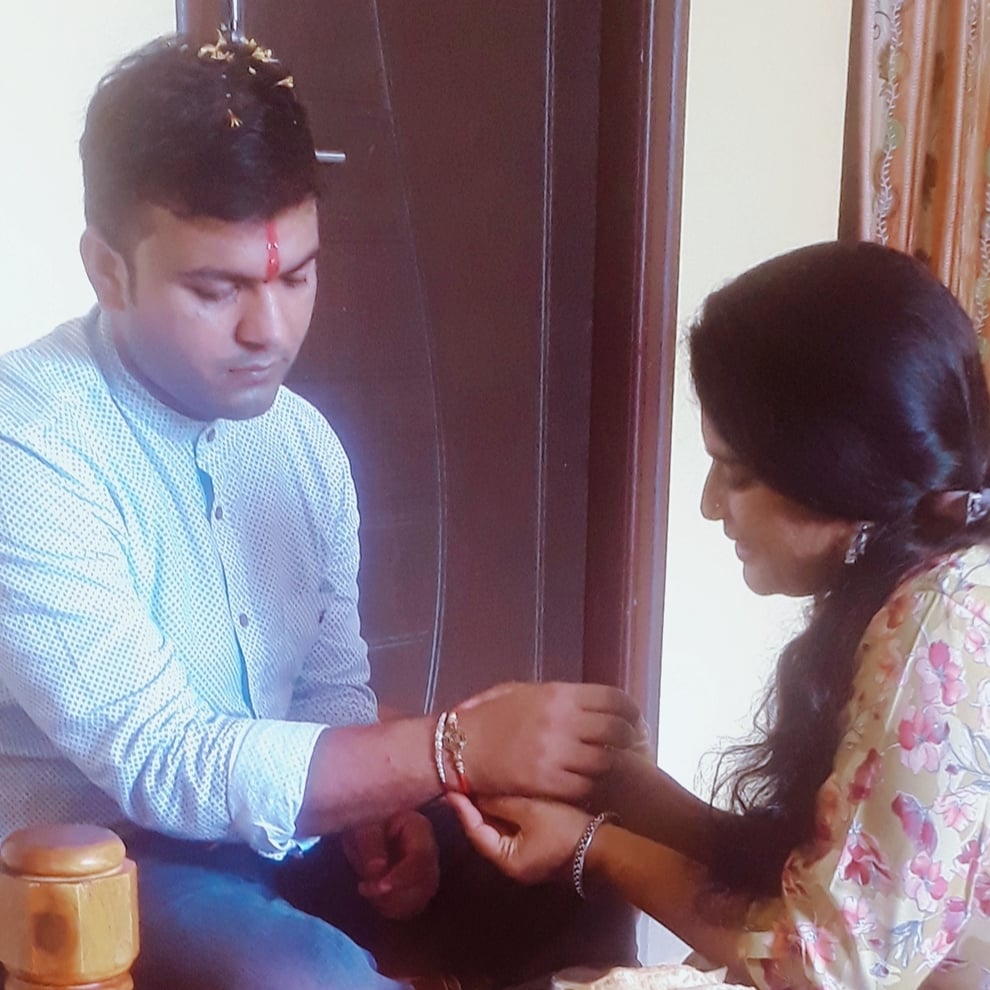 ॐ येन बद्धो बली राजा 
दानवेन्द्रो महाबलः।
तेन त्वामपि बध्नामि
रक्षे मा चल मा चल।।
सभी भाईयों को रक्षाबंधन की हार्दिक शुभकामनाएं।ईश्वर इस शुभ अवसर पर अपना कृपा दृष्टी मेरे सभी भाइयों पर बनाएं रखें।
<a href="/BaabuSaaheb/">Mrigendra Pratap Singh</a> <a href="/only_bakchodi/">बोबलेभैया ® | ಬೋಬಲೆ ಅಣ್ಣ </a>
<a href="/SirChauhan_jr/">🇮🇳चौहान जी🇮🇳</a>
<a href="/vinod__/">शब्द</a> <a href="/IRBMishra/">RBMishra</a>
<a href="/MrSingh04/">Mr Singh</a>