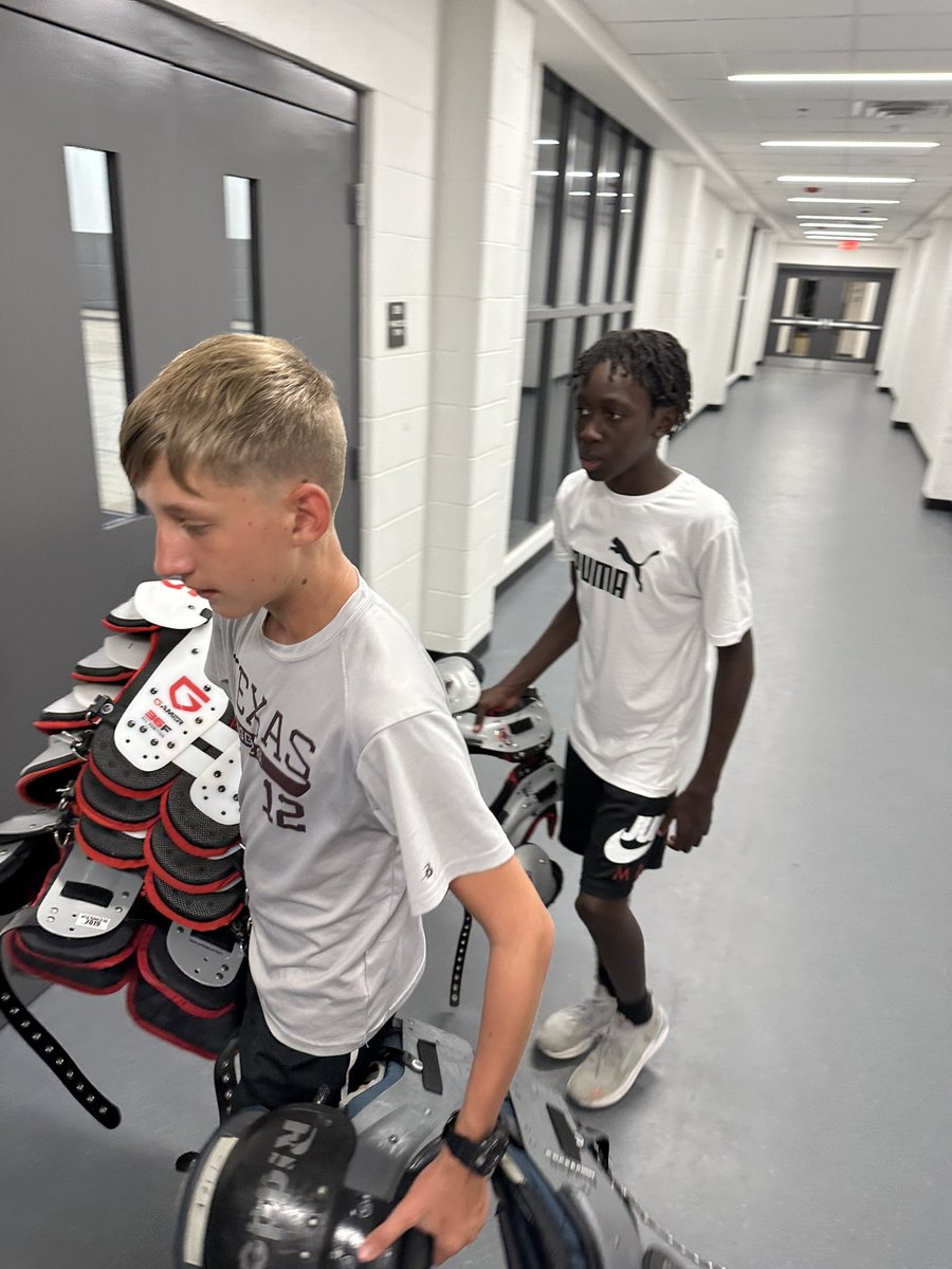 Our AMAZING WILDCATS helping to prepare for the season as we get ready for next week! We are blessed to have amazing kids! #ServiceToOthers <a href="/RogersAthletics/">Rogers Athletics</a> <a href="/PISD_Athletics/">ProsperISDAthletics</a> <a href="/ProsperRogersMS/">Rogers Middle School</a>