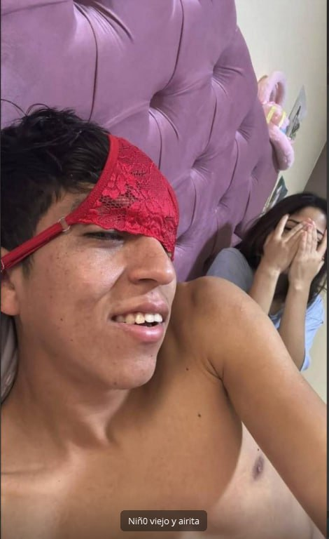 Temis_111's tweet photo. @TheDaarick28 preguntale a tu chama pta mano, si sabe hacer esto tambien debe saber hacer "sentadillas"😃 https://t.co/fWPlu8ajUZ