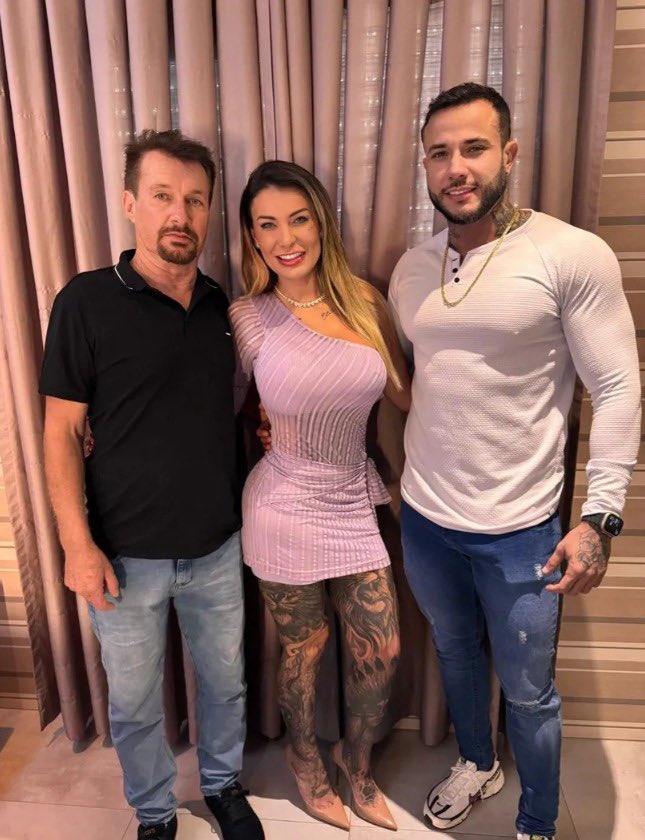 Dia dos Pais chegando… e a boa filha aqui já preparou um presentinho especial pra ele 😈🔥 Vem conferir de pertinho lá no Privacy 👀💦