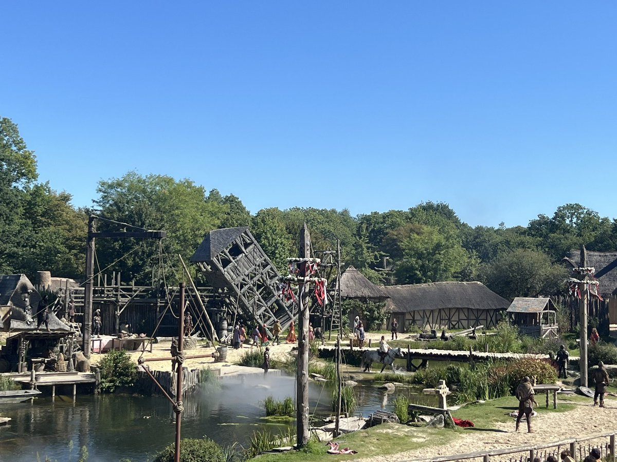 Ccil lprt (@laportececile) on Twitter photo Quelle belle journée 
Dommage que les gauchos n’est pas la capacité d’apprécier le spectacle 
#puydufou Quelle belle journée 
Dommage que les gauchos n’est pas la capacité d’apprécier le spectacle 
#puydufou