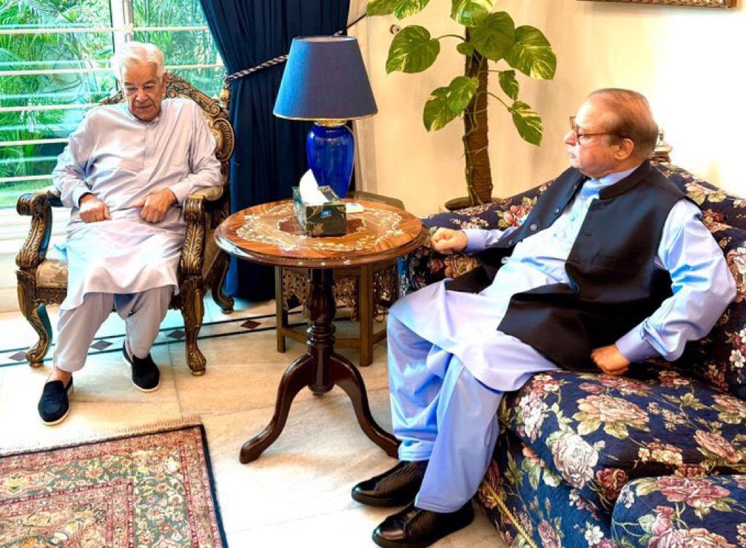 بزرگ خواتین سے ہار کر نشان عبرت بننے والے روائیتی سیاست کے 2 سرخیل۔۔۔