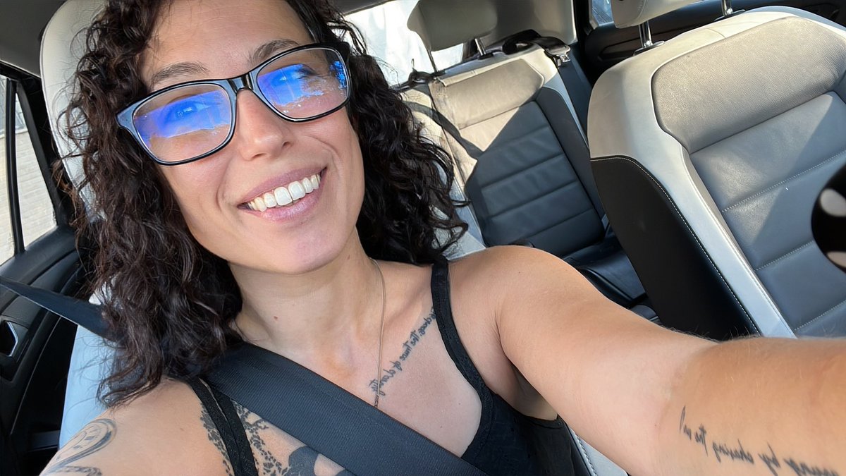 Val on the Moon tweet media