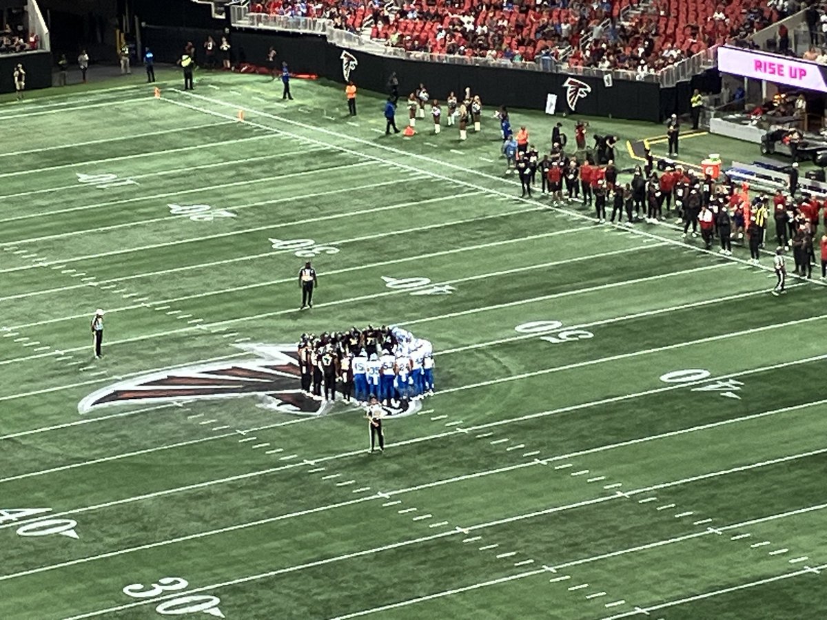 BenjaminSRaven's tweet photo. Both teams appear to be praying together as the clock runs here in Atlanta. https://t.co/ssss2KrJcs