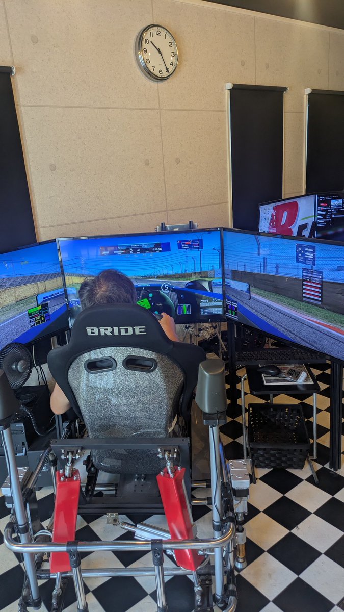 rss_REAL_DRIVE's tweet image. 今日も元気に営業スタートしております😊
朝一番からシミュレーターでの自己ドライビング向上為の練習でご利用頂いております🏎️
今日辺りからお休みの方もいらっしゃるかと思います。
本日貸切予約等は入っておりませんのでお時間有りましたらお気軽にご来店下さい‼️