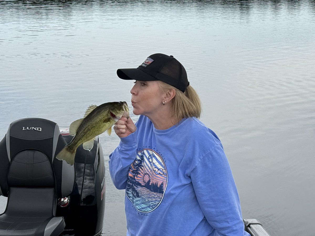 cc2amaz's tweet image. Fish On!  🎣☀️ @MrsSteding  #fishkisses