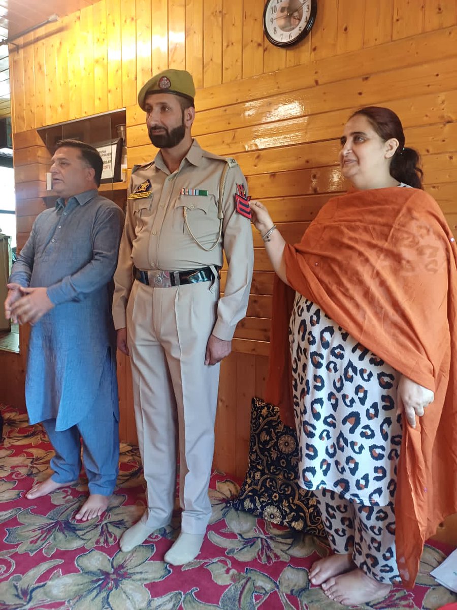 Promoted  Sg Ct, amongst them Shri Muneer Ahmad Khan has also been promoted to the rank of Head constable. In favour of promoted official, a colorful pipping ceremony has been organized by Smt. Nuzhat Ishfaq DDC Chairperson Ganderbal and X-MLA Ganderbal Shri ishfaq jabbar.