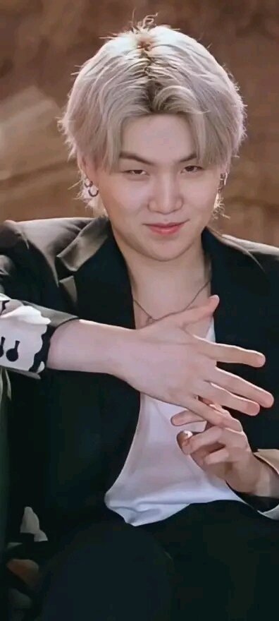 글쎄, 내 하루는 지금부터 시작이야. 나는 미소로 하루를 시작하고 싶어. 나에게 미소를 지어줘😌