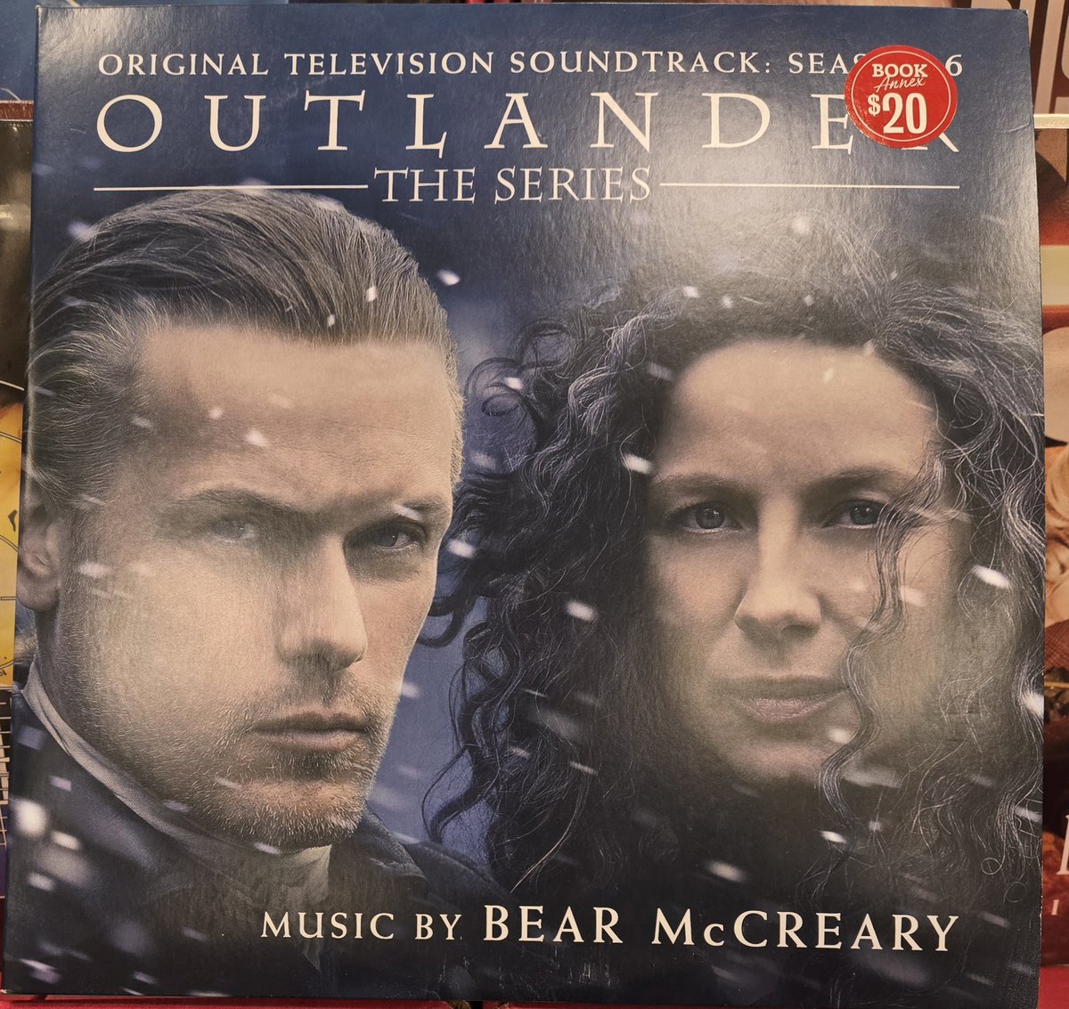 dseek00's tweet photo. In Barnes and Noble, look over and see these familiar faces. Pretty cool. Its an album for the music from Season 6! @balfenation #outlander https://t.co/khcVA8ELGl