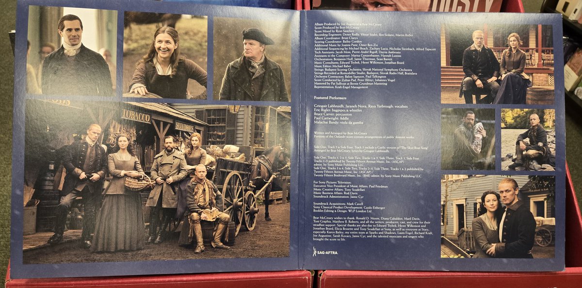 dseek00's tweet photo. In Barnes and Noble, look over and see these familiar faces. Pretty cool. Its an album for the music from Season 6! @balfenation #outlander https://t.co/khcVA8ELGl
