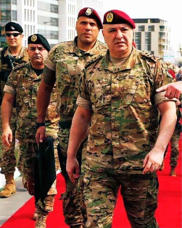 هذي صورة فيلم اسمه 

ضباط 🌈 النتن!