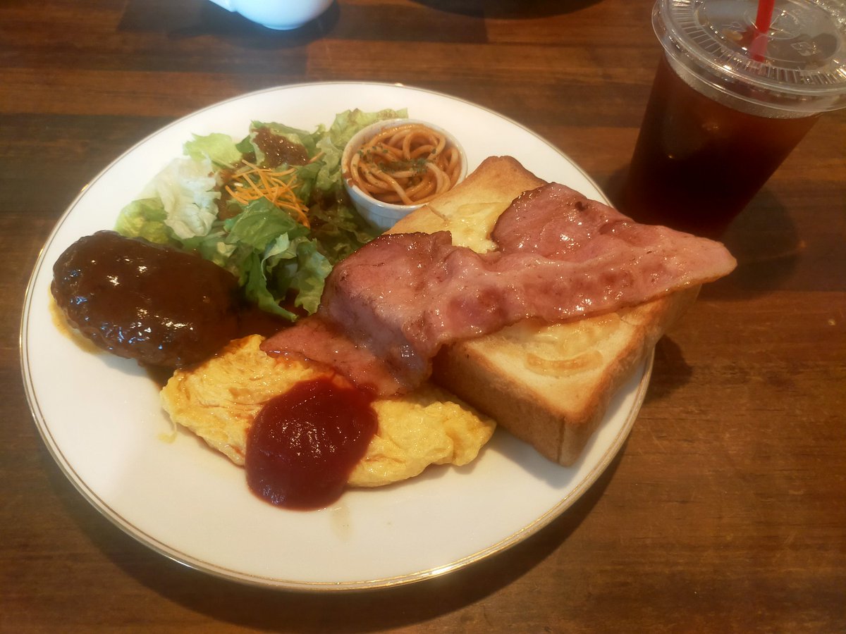 喫茶店でモーニング、ハンバーグめちゃくちゃうめえ
