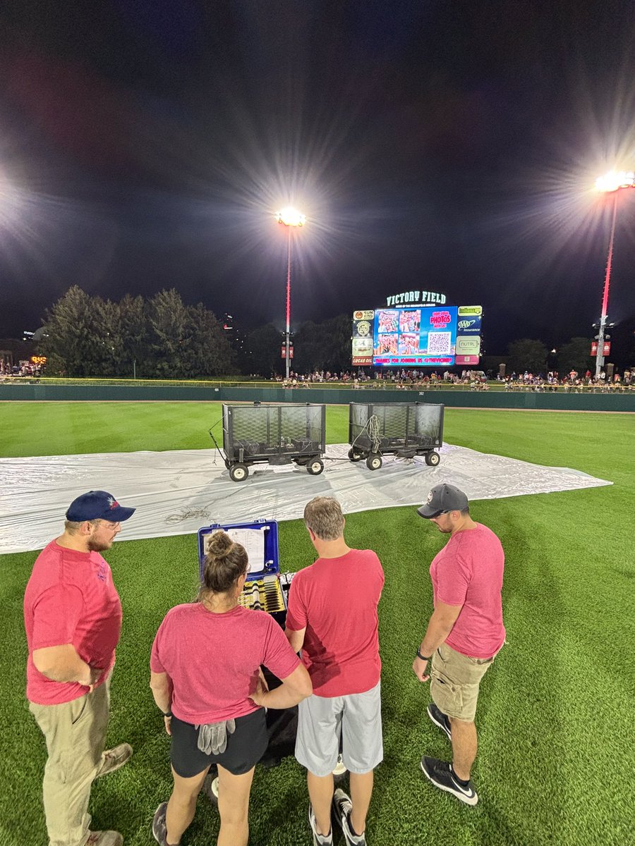 We need <a href="/kithanleytv/">Kit Hanley</a> to come push the button sometime!   🎆