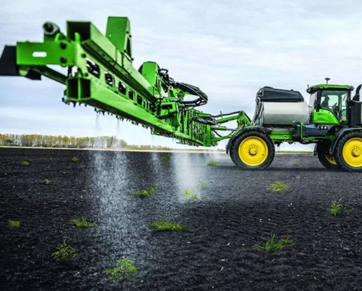 CarldeConinck's tweet image. Going to be trying John Deeres new Variable rate desiccation thru the see and spray select cameras based on biomass percentage. Has anyone used this yet and have any tips or tricks they can share? #spray25 #harvest25 #agtwitter