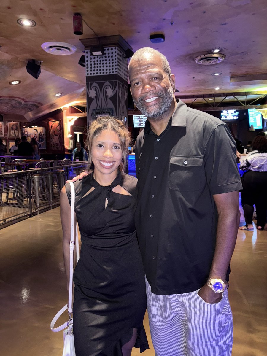 robparkerMLBbro (@robparkermlbbro) on Twitter photo Yes sir! <a href="/MLBbrodotcom/">MLBbro.com</a> content reporter <a href="/CierraClarkTV/">Cierra Clark</a> is in the building. The night just getting started. Yes sir! <a href="/MLBbrodotcom/">MLBbro.com</a> content reporter <a href="/CierraClarkTV/">Cierra Clark</a> is in the building. The night just getting started.