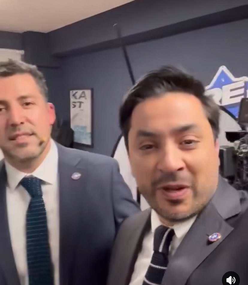 💣💥BRUTAL‼️IMPACTANTE😱💣💥

Bienvenido a las fuerzas del Cielo mi querido alcalde Daniel Reyes.👏🏻👏🏻👏🏻
Y que mejor acompañado por los hermanos Rodolfo y Álvaro Carter.😎✌🏻