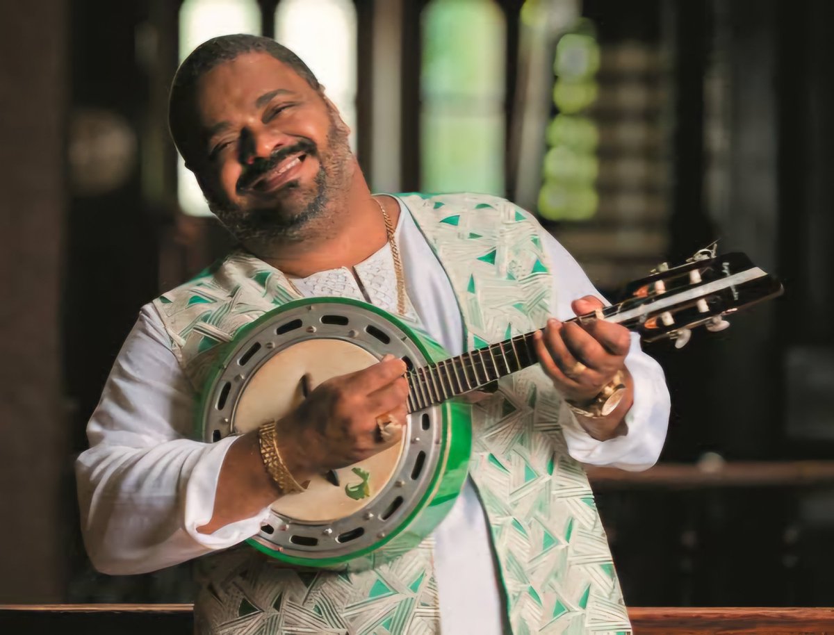 1. Muitas vezes, em rodas de samba, flagrei expressões de desagrado quando alguém puxava uma música do Arlindo. Um nojinho que durante algum tempo se voltou também contra Jorge Aragão, o Cacique de Ramos como um todo, e até Luiz Carlos da Vila. Pasmem #fio