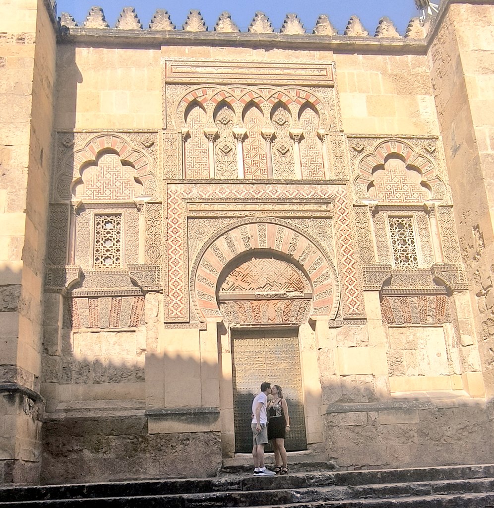 _Marina_OM's tweet photo. "Dicen que moruna Córdoba,
dicen que Córdoba mora,
Dicen que a quien la conoce
para siempre le enamora,
que para siempre su alma
se queda presa en su aurora". Gertrudis Ledesma https://t.co/cXMWkYq6FR