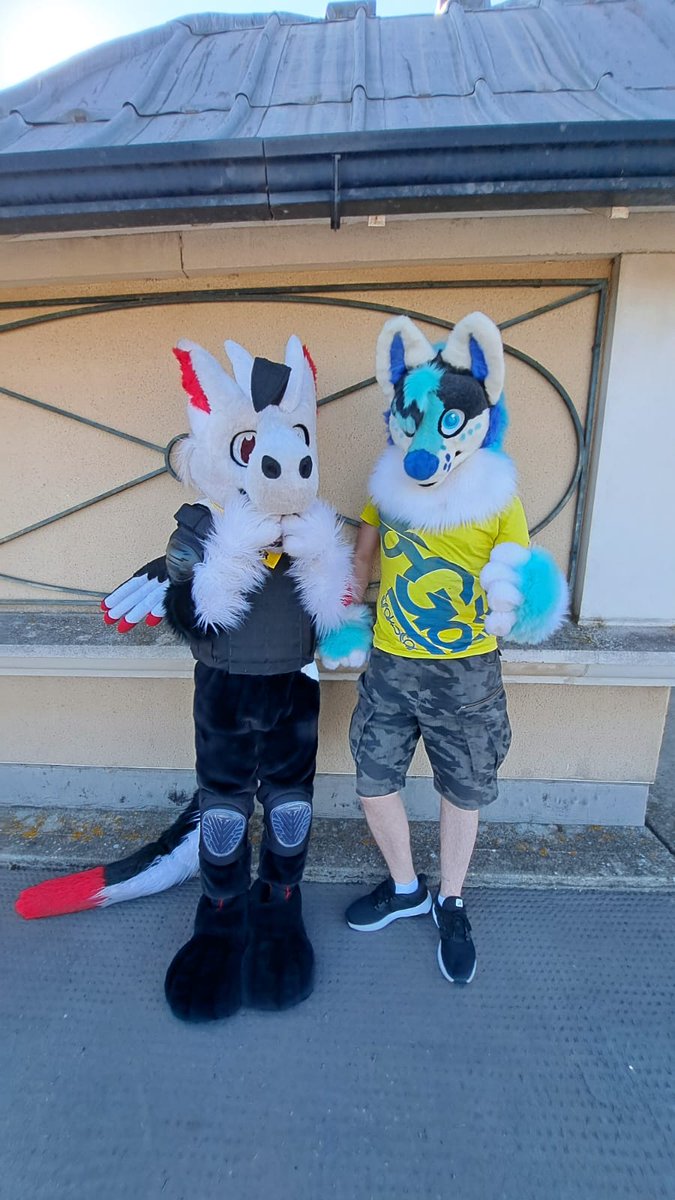 Happy fursuit Friday everyone and I hope you all had a good week and I hope you are looking forward to a nice relaxing weekend