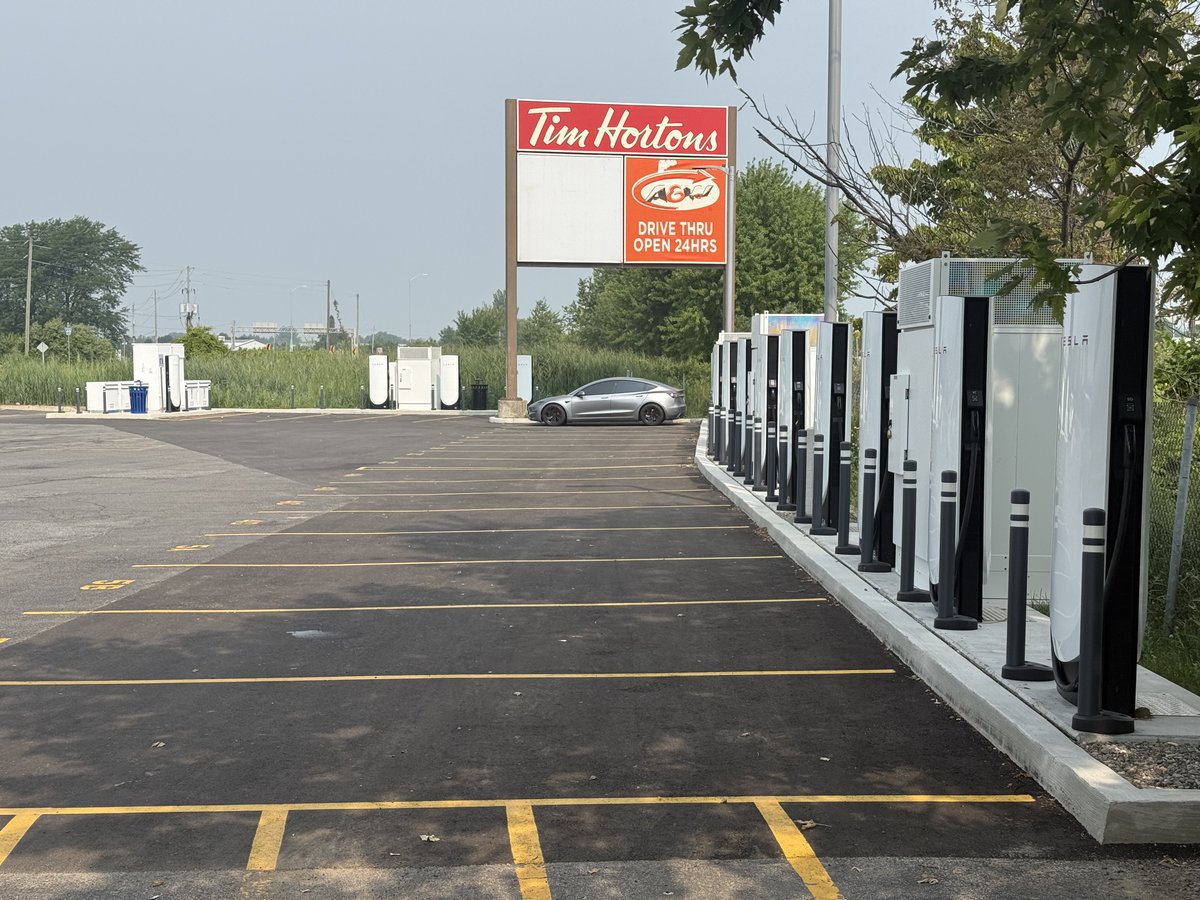 TeslaCharging's tweet image. New Tesla Supercharger: Beamsville, ON (20 stalls) 
tesla.com/findus?locatio…