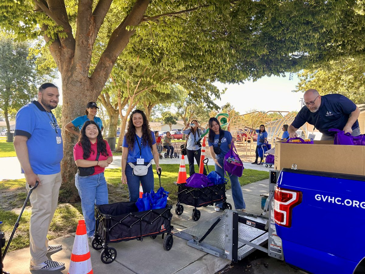 GVHC_health's tweet image. GVHC partnered with Second Harvest Food Bank, where we provided food boxes to Empire Migrant Camp households. 

We are grateful for all agricultural workers who make healthy foods accessible to our communities and build a healthier future for all. 👏
