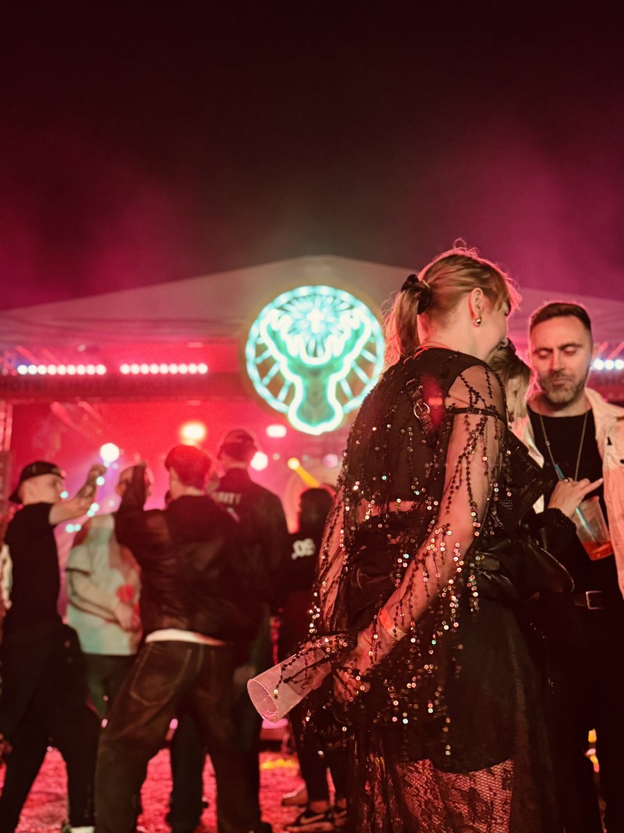 Positivus Festival (@positivus) on Twitter photo Ar mums kopā jau tik ilgi — sveiciens Jägermeister skatuvei un <a href="/artisvolfs/">Artis Volfs</a> 🥳🫶 Hands up, ja zini, kas ir slavenās ‘jēgerīša’ krelles! 🙋🏼♀️ Ar mums kopā jau tik ilgi — sveiciens Jägermeister skatuvei un <a href="/artisvolfs/">Artis Volfs</a> 🥳🫶 Hands up, ja zini, kas ir slavenās ‘jēgerīša’ krelles! 🙋🏼♀️