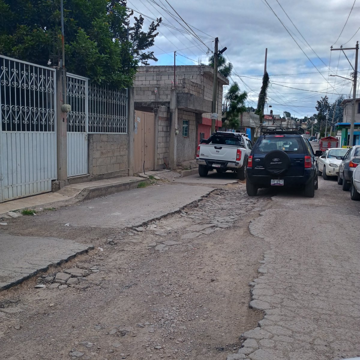 gedufer's tweet photo. El @PueblaAyto que encabeza @pepechedrauimx ha dejado casi 10 meses inconclusa obra inconclusa de entubamiento de agua en la calle Puerto Paraíso entre Teziutlán y Xicotepec, colonia Playas del Sur, por lo exigen vecinos su pronta repavimentación. @armentapuebla_ https://t.co/EWKxdM6WqM