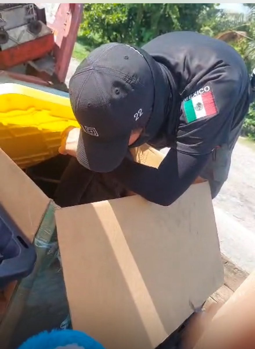 CHECHA14's tweet photo. La @FGRMexico con representación en Chiapas una vez más denunciada por actos de corrupción, transmigrantes pagaron para poder avanzar hacia Guatemala. Esto sucedió en el Retén Ulapa Acapetahua, ¿Y el delegado Felipe Neri León sabrá de ello o estará de acuerdo? @Claudiashein https://t.co/MD69FpGaSv