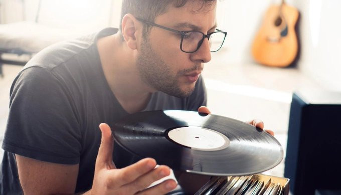 ๐๐ต๐ช๐ผ๐ผ๐ฒ๐ฌ ๐๐ต๐ซ๐พ๐ถ ๐๐ป๐ฝ (@classicalbumart) on Twitter photo #learnwithcaa
Vinyl records stimulate more areas of the brain compared to digital formats, enhancing emotional and sensory experiences.
The tangible presence, the cover art, and the warm sound of vinyl create a truly immersive journey. #PowerOfVinyl #learnwithcaa
Vinyl records stimulate more areas of the brain compared to digital formats, enhancing emotional and sensory experiences.
The tangible presence, the cover art, and the warm sound of vinyl create a truly immersive journey. #PowerOfVinyl